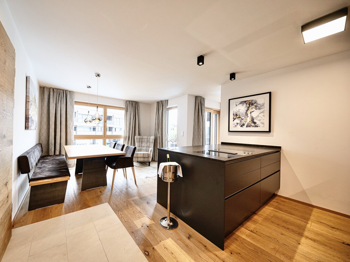 Bestlage Pinzgau mit ca. 6% Rendite! Sieben Apartments mit Terrassen, Balkonen und beheiztem Aussenpool