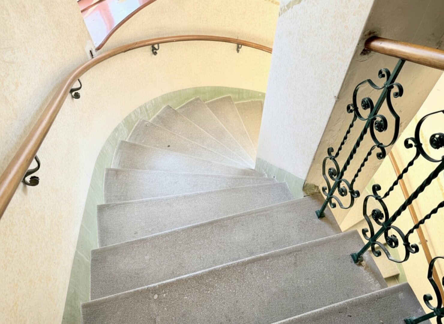 Bis Ende 2026 befristet vermietetes Gründerzeit-Zinshaus mit baubewilligtem zweigeschossigen Dachgeschoss-Ausbau