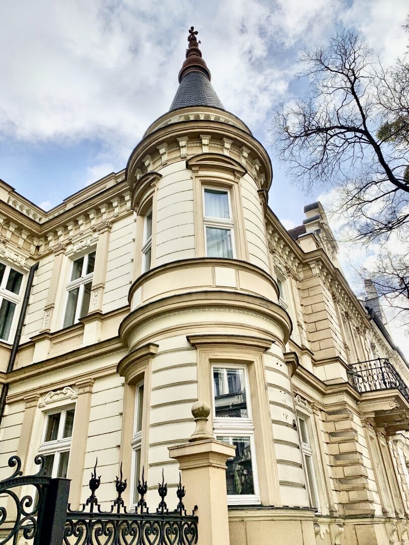 Bestlage historische Altstadt! Gründerzeit-Villa mit modernem Zubau und Parkplätzen