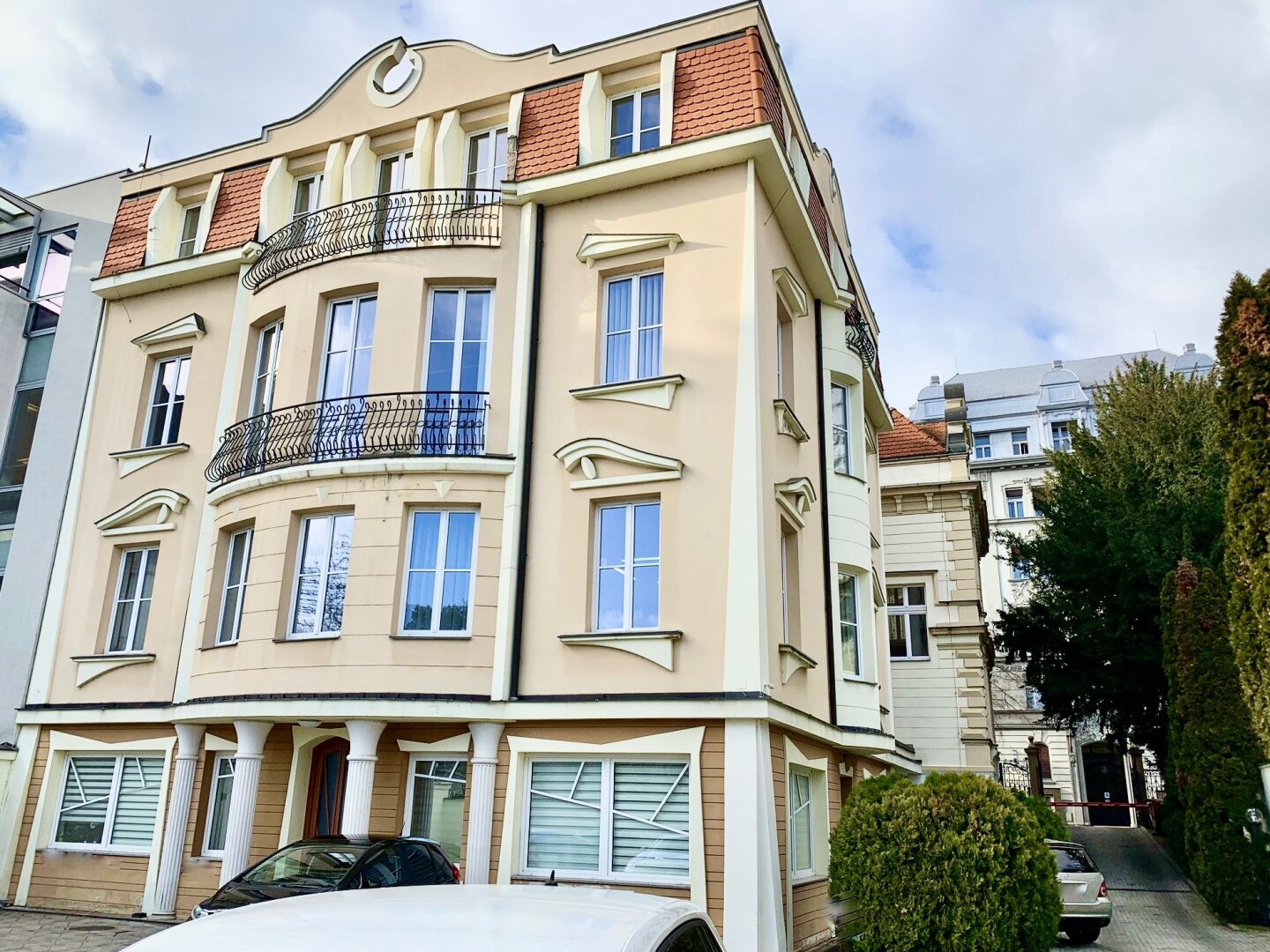 Bestlage historische Altstadt! Gründerzeit-Villa mit modernem Zubau und Parkplätzen