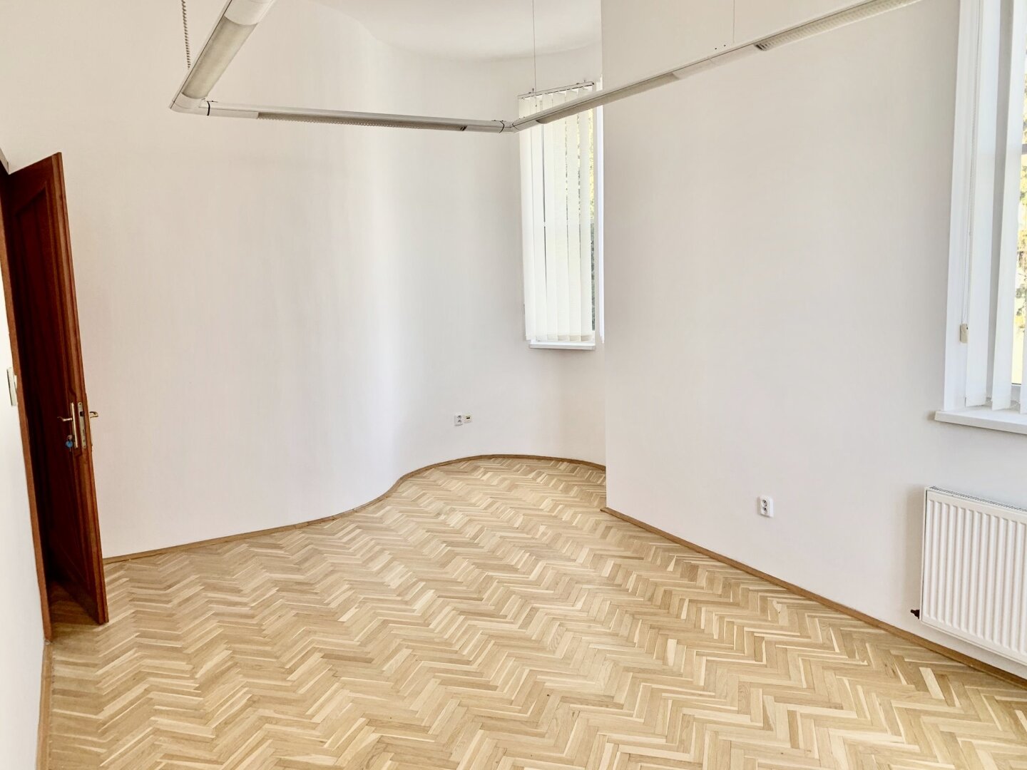 Bestlage historische Altstadt! Gründerzeit-Villa mit modernem Zubau und Parkplätzen