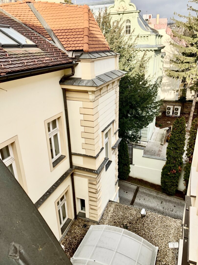 Bestlage historische Altstadt! Gründerzeit-Villa mit modernem Zubau und Parkplätzen