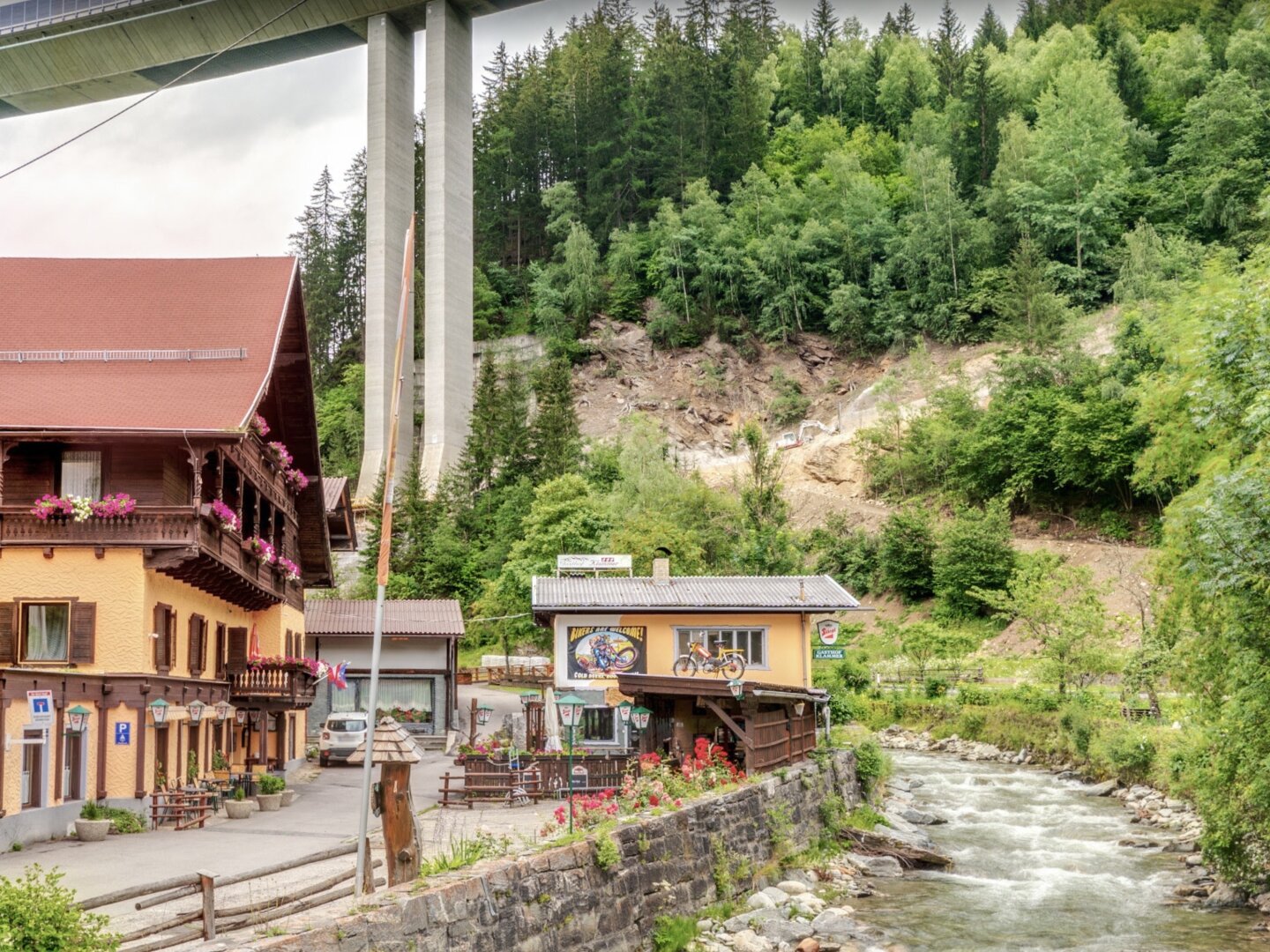 Nahe Katschberg und Nockberge! Teilrenovierter Landgasthof / Generationenhaus im Ski- und Wandergebiet mit Potential