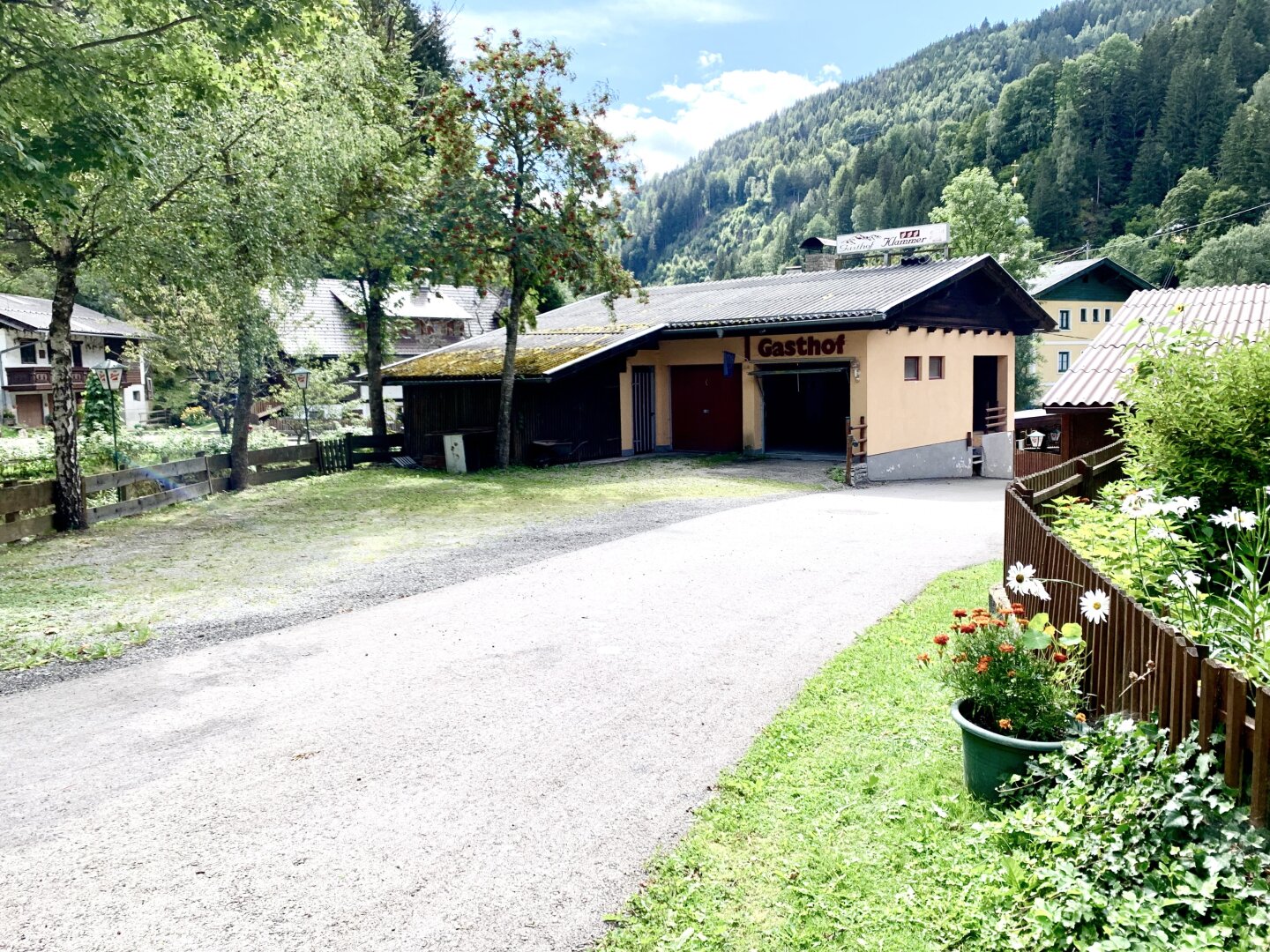 Nahe Katschberg und Nockberge! Teilrenovierter Landgasthof / Generationenhaus im Ski- und Wandergebiet mit Potential