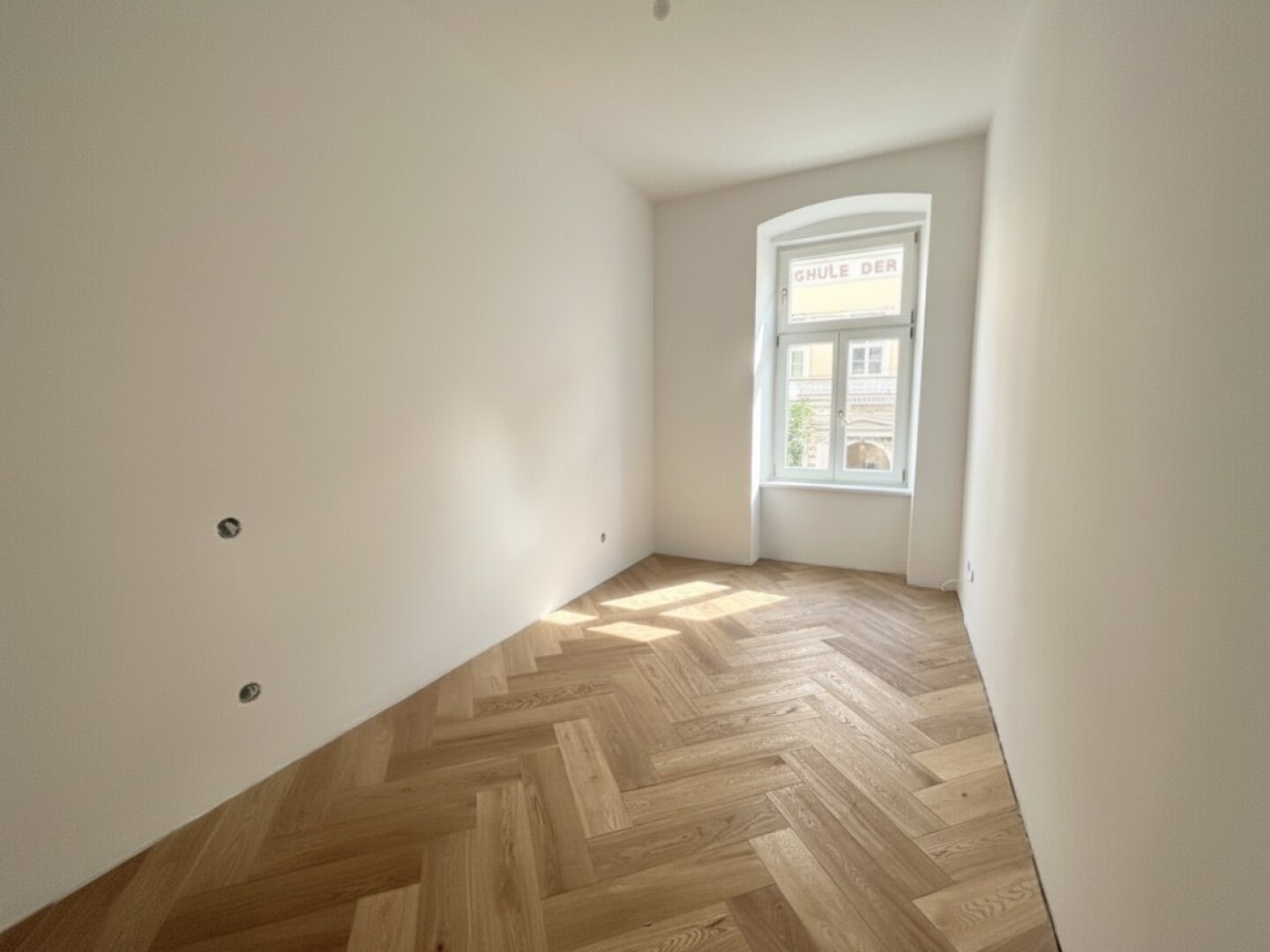 Erstbezug in U-Bahn-Nähe! Liebevoll generalsanierte 3-Zimmer-Wohnung mit Loggia und Terrasse in Gründerzeithaus