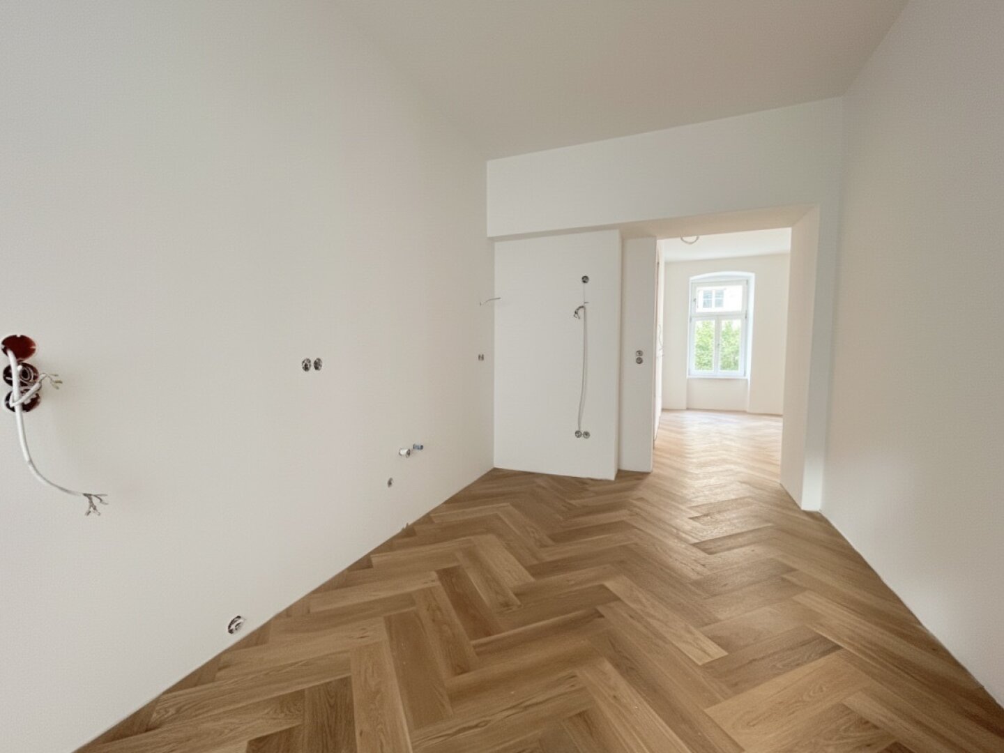 Erstbezug in U-Bahn-Nähe! Liebevoll generalsanierte 3-Zimmer-Wohnung mit Loggia und Terrasse in Gründerzeithaus