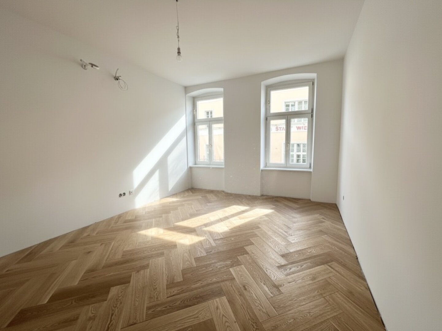 Erstbezug in U-Bahn-Nähe! Liebevoll generalsanierte 3-Zimmer-Wohnung mit Loggia und Balkon in Gründerzeithaus