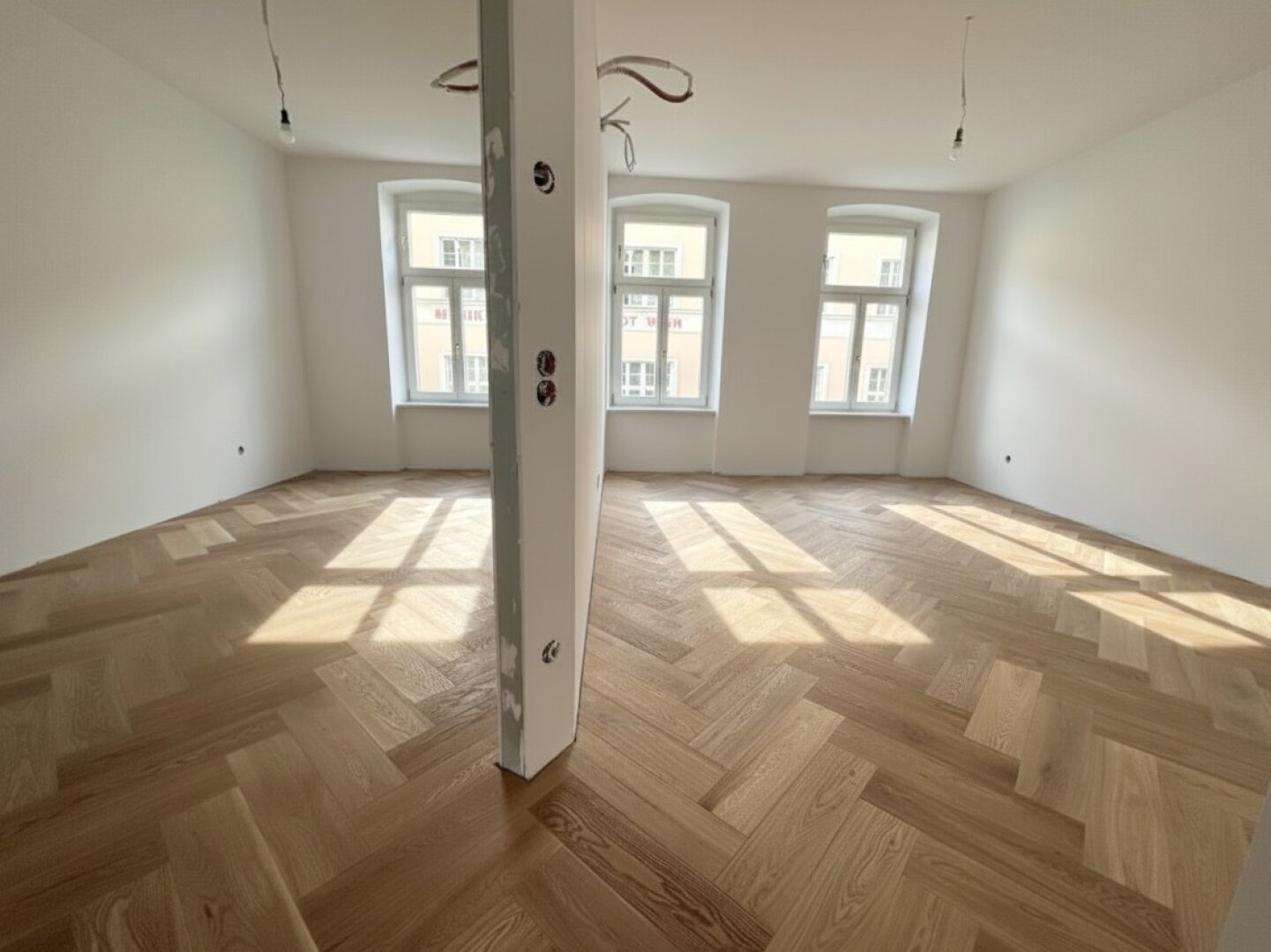 Erstbezug in U-Bahn-Nähe! Liebevoll generalsanierte 3-Zimmer-Wohnung mit Loggia und Balkon in Gründerzeithaus