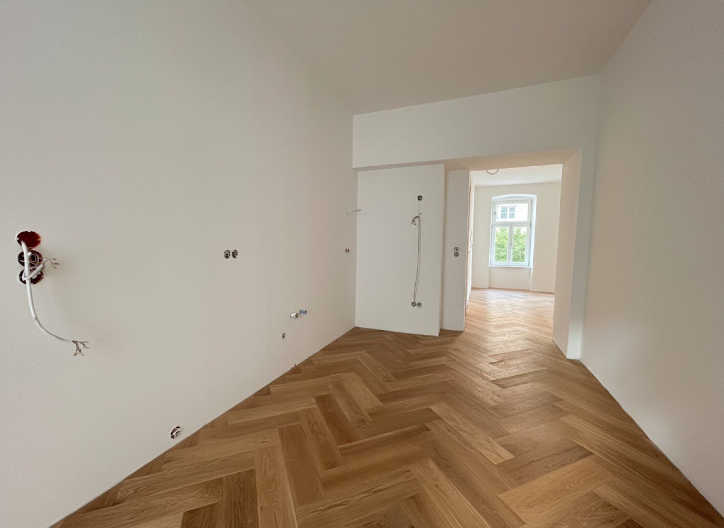 Erstbezug in U-Bahn-Nähe! Liebevoll generalsanierte 3-Zimmer-Wohnung mit Loggia und Balkon in Gründerzeithaus