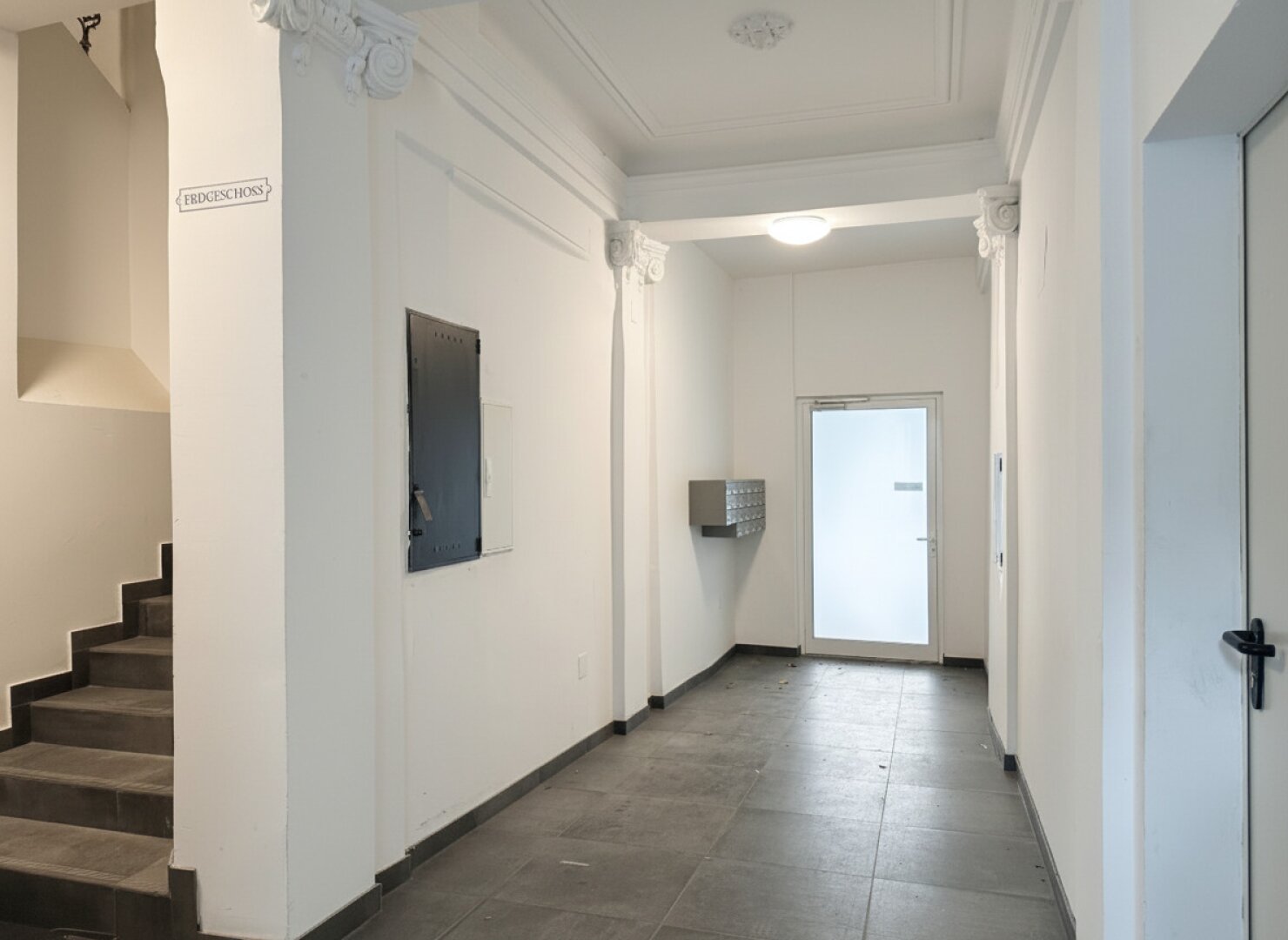 Erstbezug in U-Bahn-Nähe! Liebevoll generalsanierte 3-Zimmer-Wohnung mit Loggia und Balkon in Gründerzeithaus