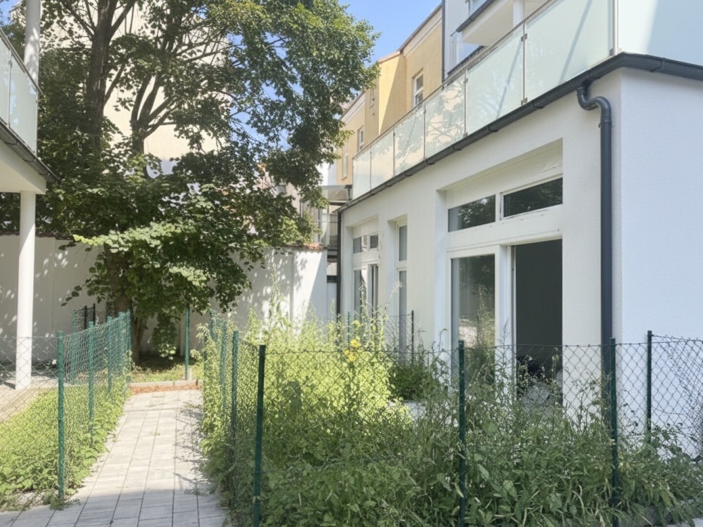 Erstbezug in U-Bahn-Nähe! Liebevoll generalsanierte 3-Zimmer-Wohnung mit Eigengarten und Terrasse in Gründerzeithaus