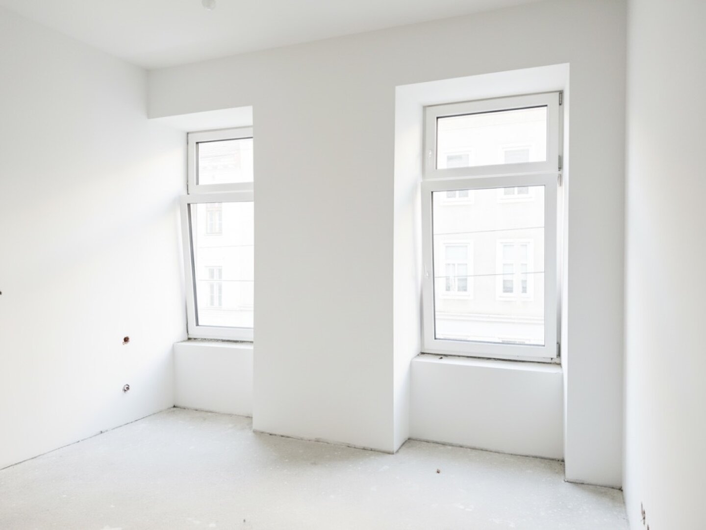 Erstbezug in U-Bahn-Nähe! Liebevoll generalsanierte 2-Zimmer-Altbau-Wohnung mit Loggia und Grünblick in Gründerzeithaus