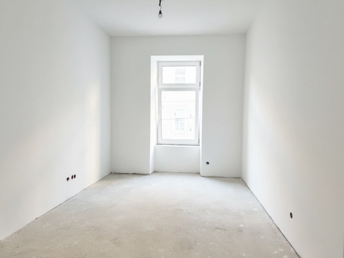 Erstbezug in U-Bahn-Nähe! Liebevoll generalsanierte 2-Zimmer-Altbau-Wohnung mit Loggia und Grünblick in Gründerzeithaus