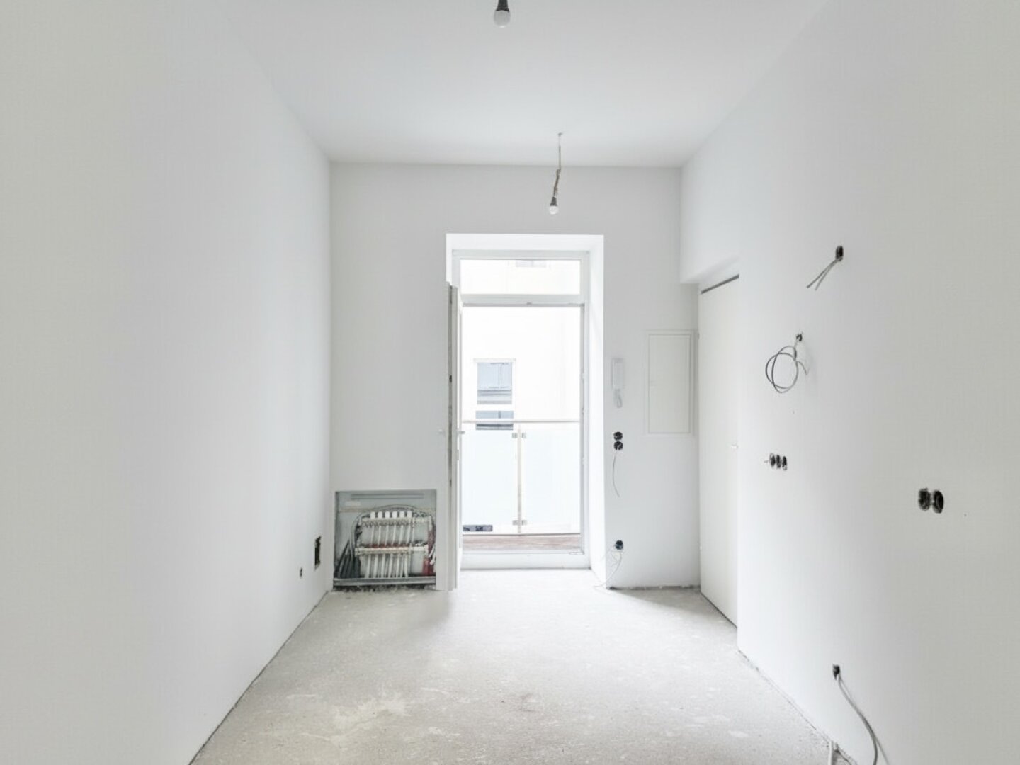 Erstbezug in U-Bahn-Nähe! Liebevoll generalsanierte 2-Zimmer-Altbau-Wohnung mit Loggia und Grünblick in Gründerzeithaus