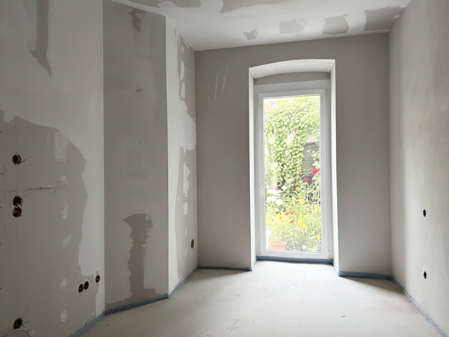 U-Bahn-Nähe U3 und U6! 3-Zimmer-Altbau-Wohnung mit Atelier und Eigengarten in generalsaniertem Gründerzeithaus