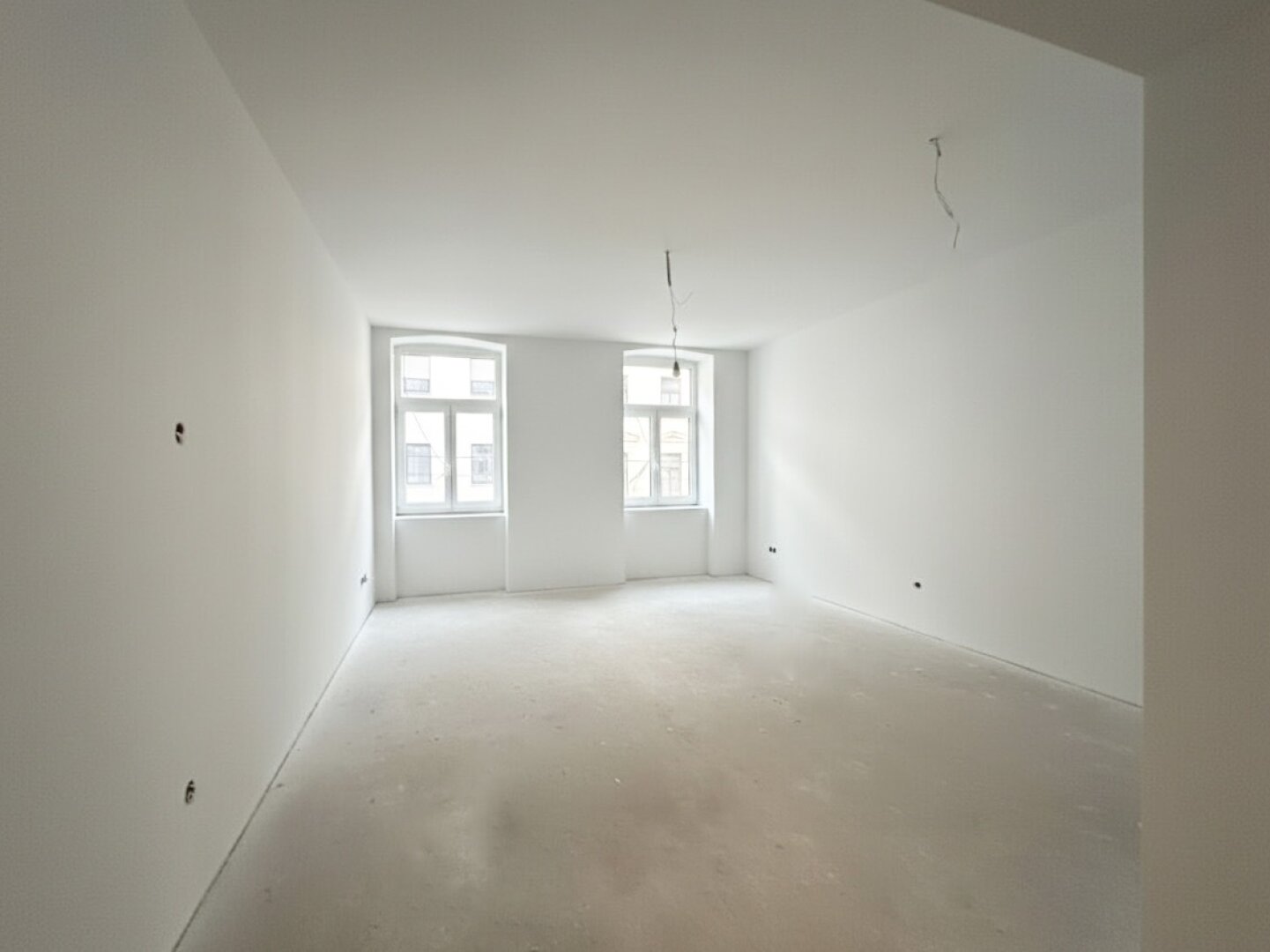 U-Bahn-Nähe U3 und U6! Liebevoll sanierte 2-Zimmer-Altbau-Wohnung mit Südloggia in generalsaniertem Gründerzeithaus