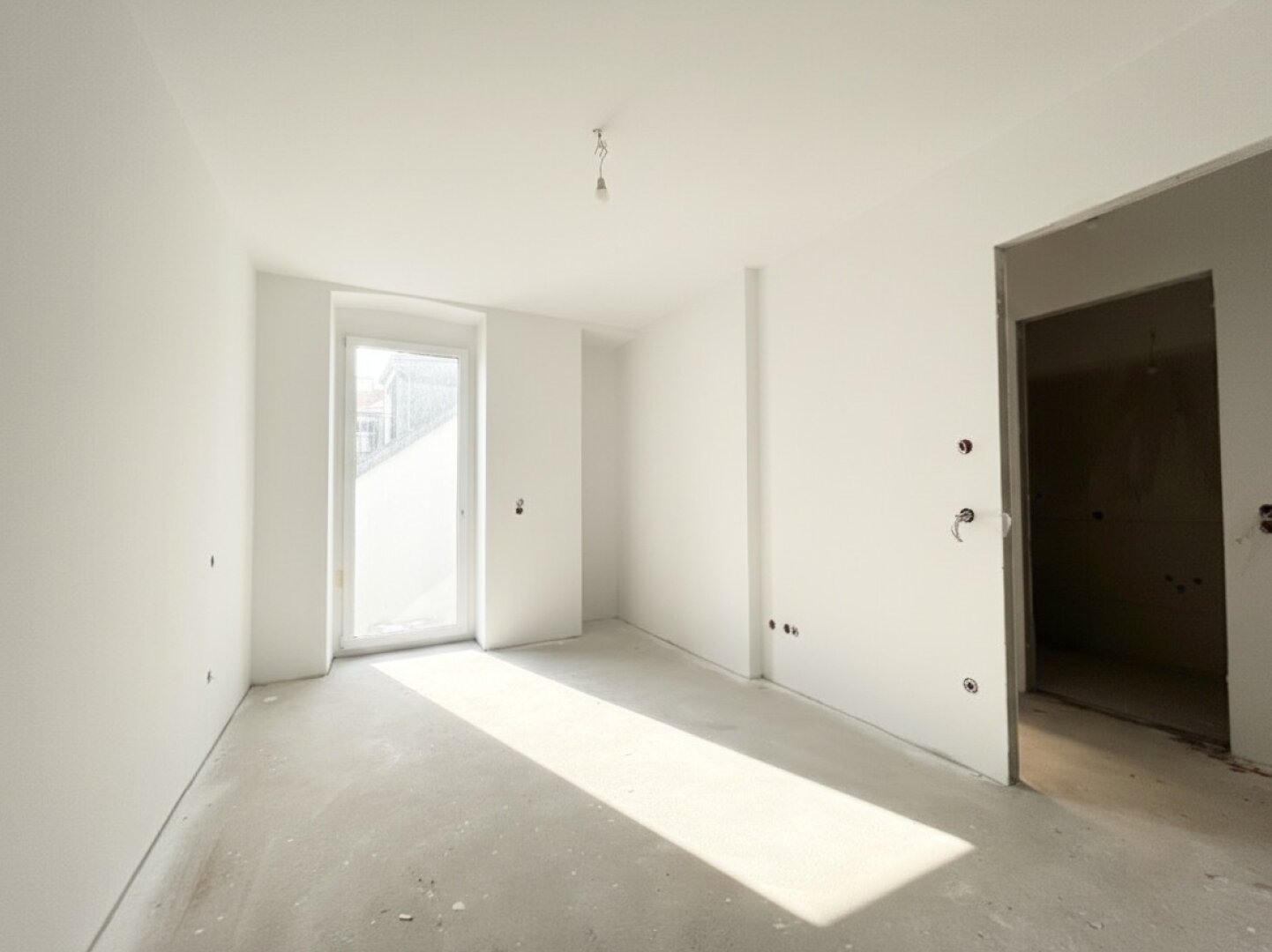 U-Bahn-Nähe U3 und U6! Liebevoll sanierte 2-Zimmer-Altbau-Wohnung mit Südloggia in generalsaniertem Gründerzeithaus