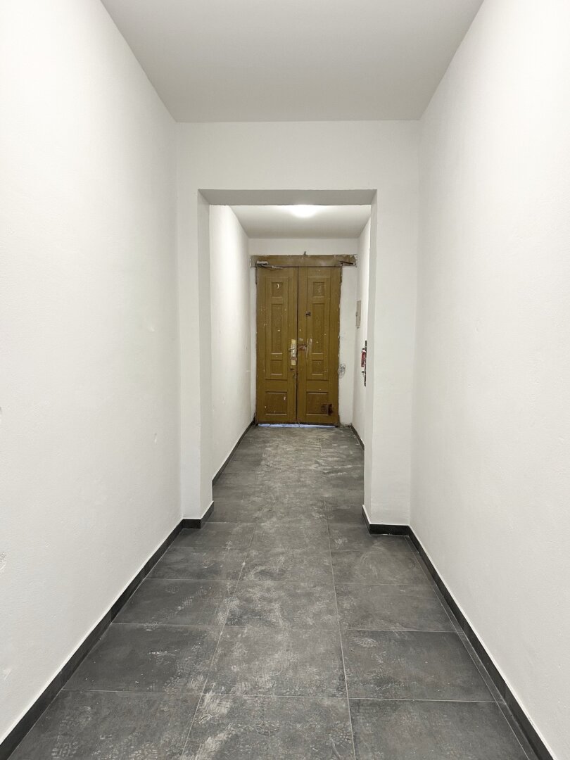 U-Bahn-Nähe U3 und U6! Hochwertige 3-Zimmer-Dachgeschoss-Wohnung mit Südterrasse in generalsaniertem Gründerzeithaus