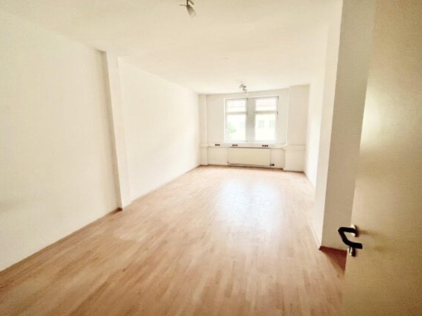 Klassisches Mittelzinshaus mit ca. 92% Leerstand und Einreichung Dachgeschoss-Ausbau sowie sieben Garagenplätzen