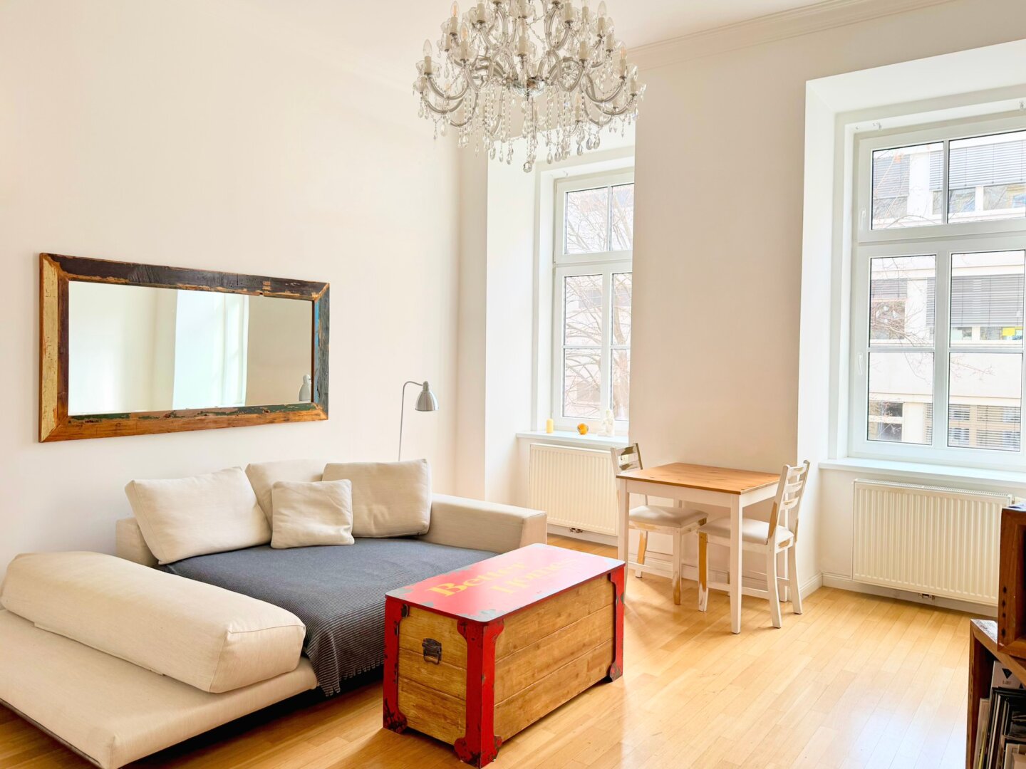 Bestlage beim Hamerlingplatz! Sonnige und möblierte 2-Zimmer-Altbau-Wohnung in Vorstadthaus