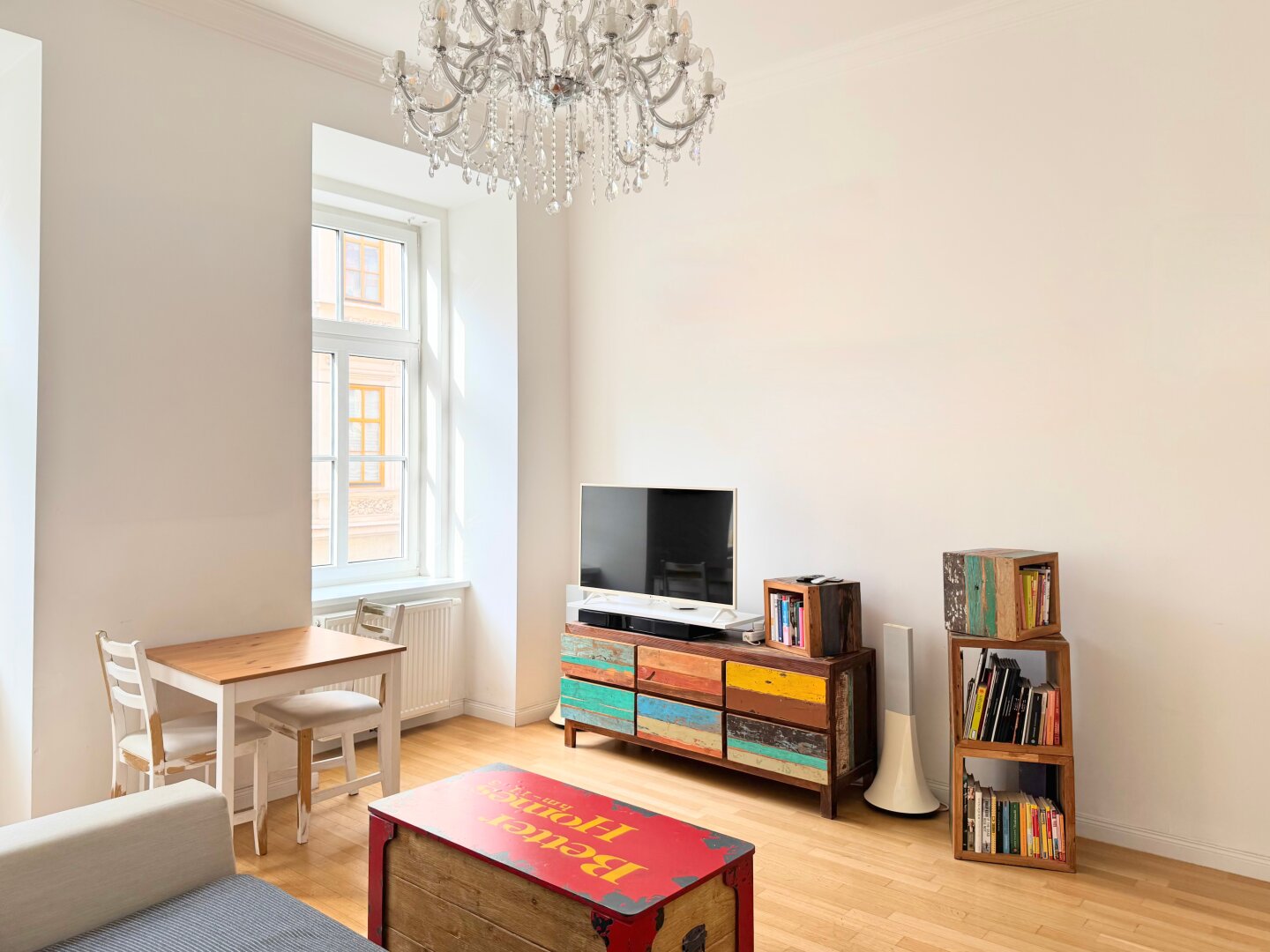 Bestlage beim Hamerlingplatz! Sonnige und möblierte 2-Zimmer-Altbau-Wohnung in Vorstadthaus