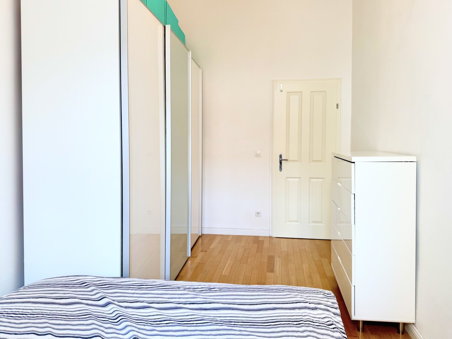 Bestlage beim Hamerlingplatz! Sonnige und möblierte 2-Zimmer-Altbau-Wohnung in Vorstadthaus
