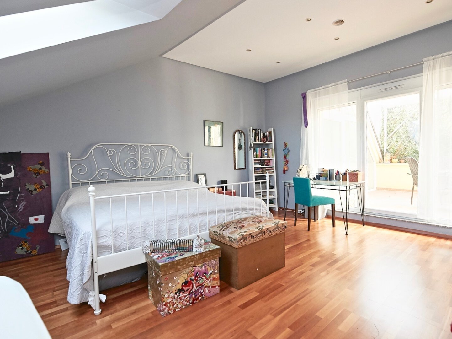 Stadtgrenze von Wien! Elegantes Einfamilienhaus mit uneinsehbarem Garten, restauriertem Weinkeller und Doppelgarage
