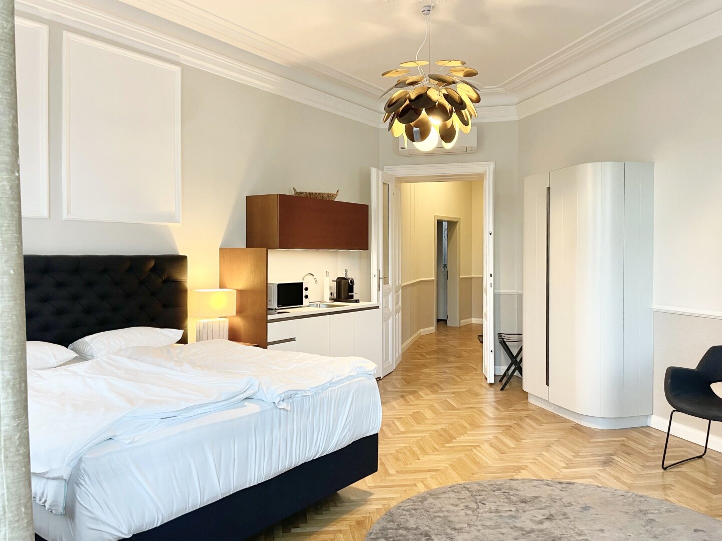 Westbahnhof und U-Bahn-Nähe! Überwiegend generalsaniertes, möbliertes Wohnungspaket mit Airbnb-Eignung in Jugendstilhaus