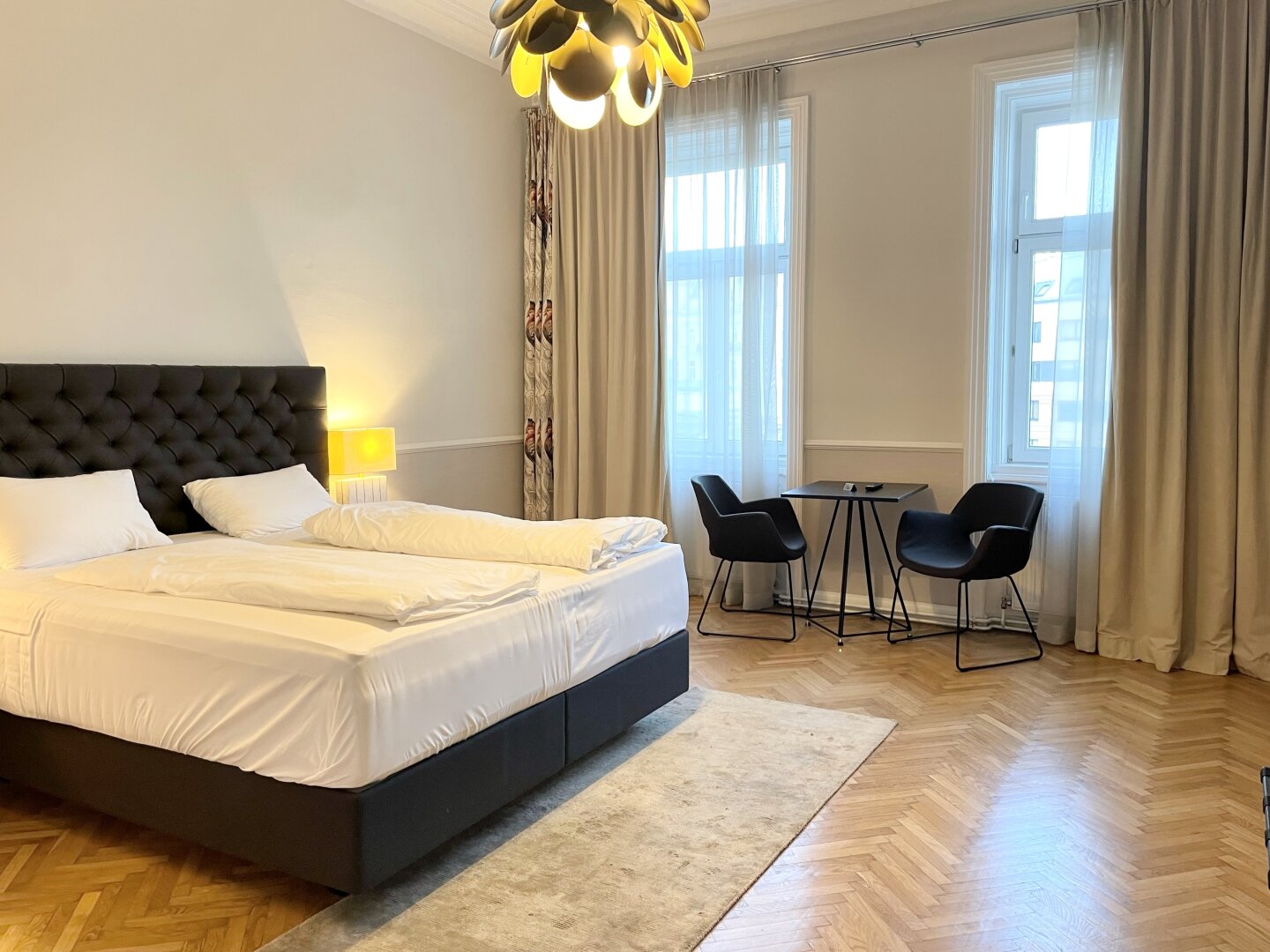 Westbahnhof und U-Bahn-Nähe! Überwiegend generalsaniertes, möbliertes Wohnungspaket mit Airbnb-Eignung in Jugendstilhaus