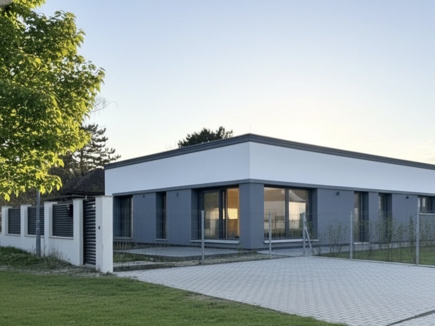 Erstbezug in Grünruhelage! Sonnendurchfluteter Bungalow mit Terrasse, großzügigem Garten und zwei Stellplätzen