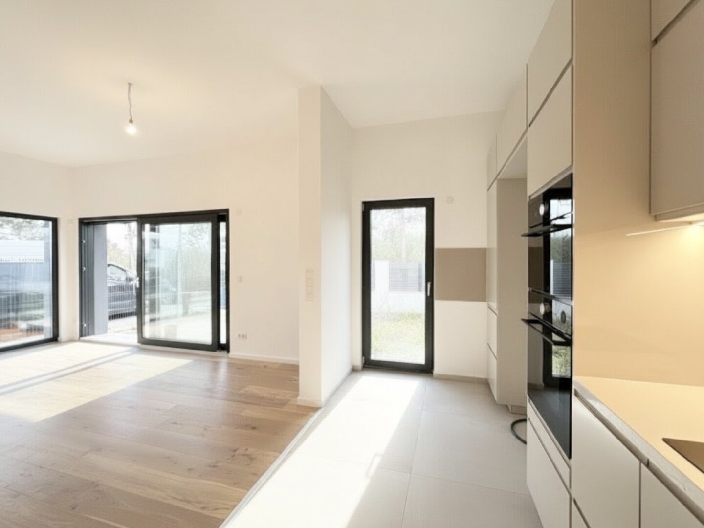 Erstbezug in Grünruhelage! Sonnendurchfluteter Bungalow mit Terrasse, großzügigem Garten und zwei Stellplätzen