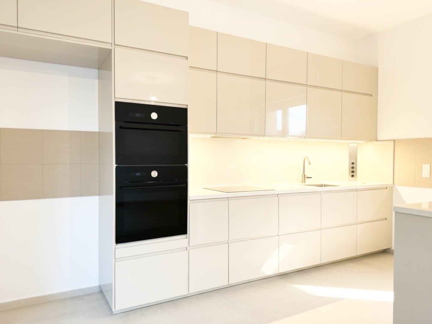 Erstbezug in Grünruhelage! Sonnendurchfluteter Bungalow mit Terrasse, großzügigem Garten und zwei Stellplätzen