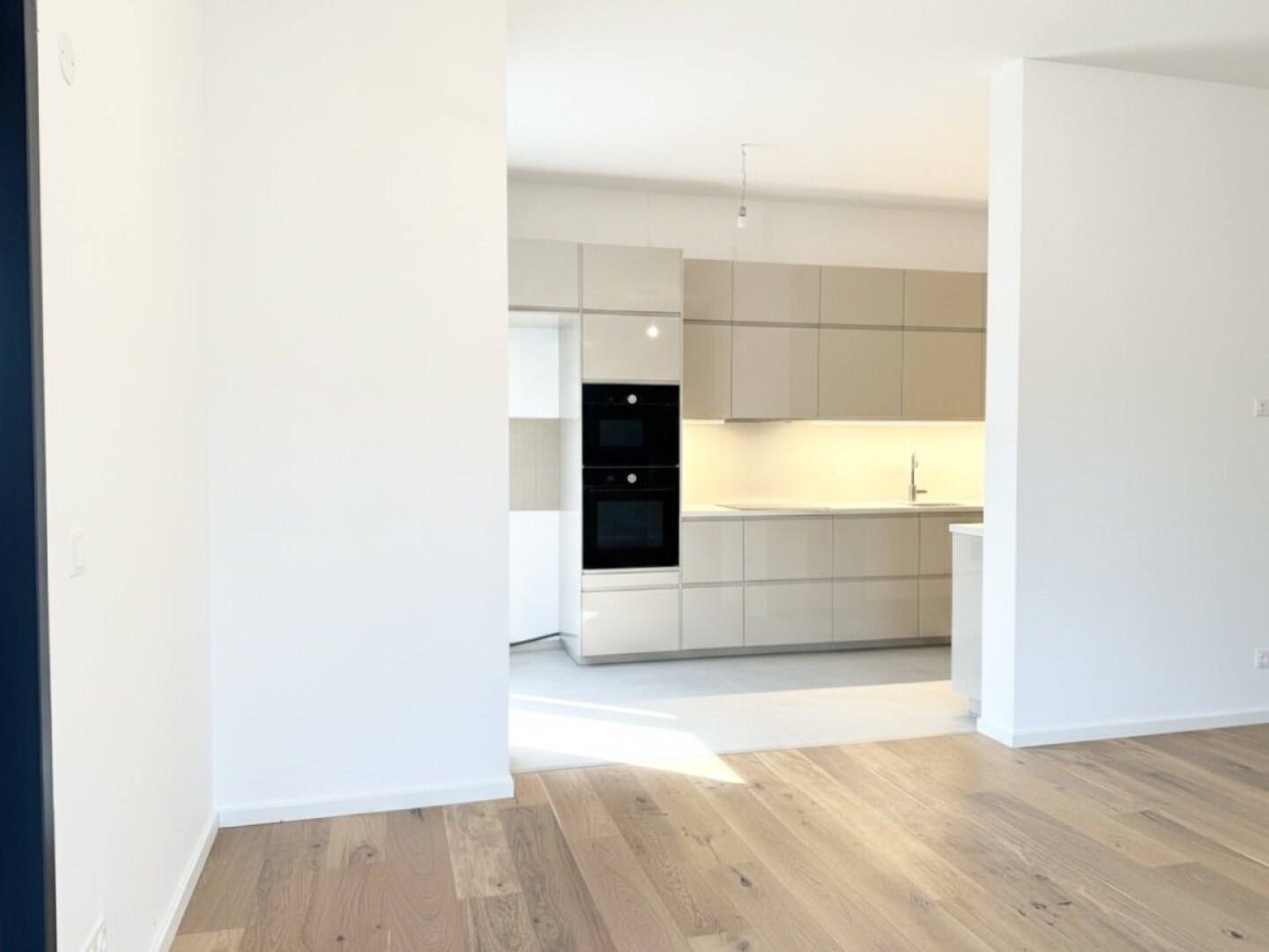 Erstbezug in Grünruhelage! Sonnendurchfluteter Bungalow mit Terrasse, großzügigem Garten und zwei Stellplätzen