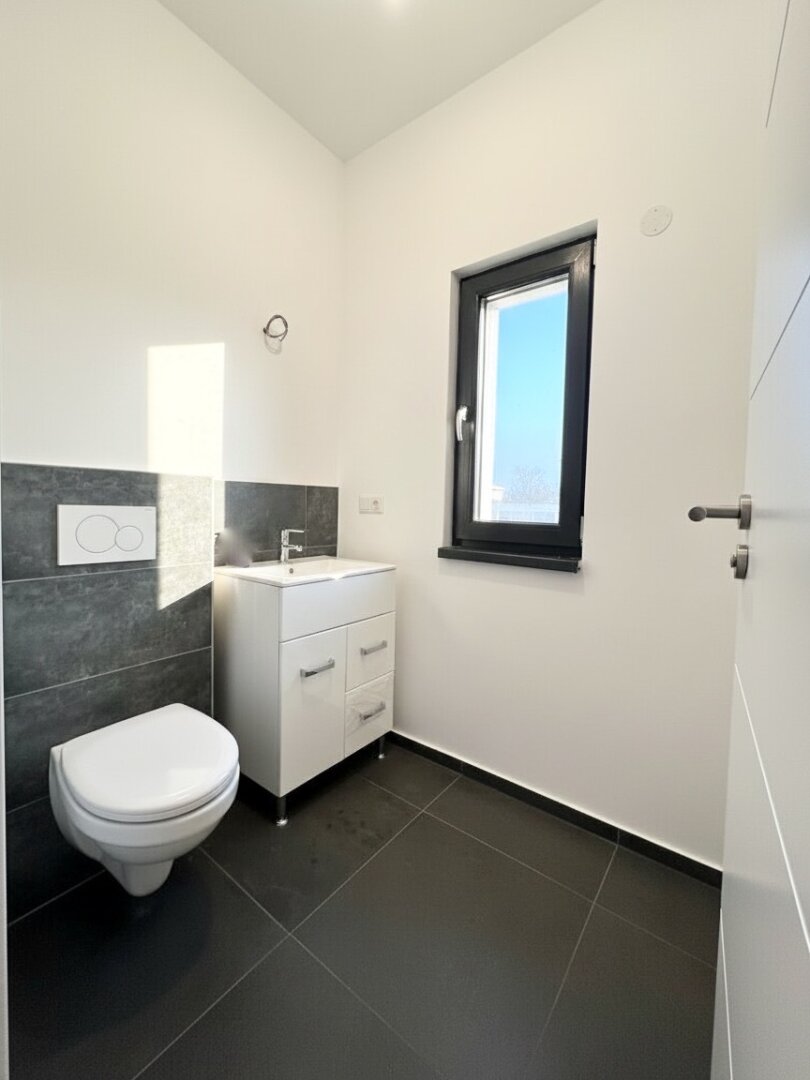 Erstbezug in Grünruhelage! Sonnendurchfluteter Bungalow mit Terrasse, großzügigem Garten und zwei Stellplätzen