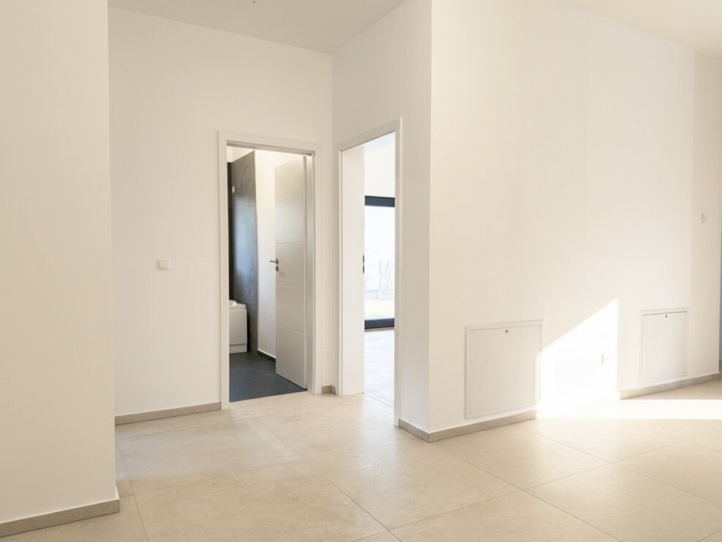 Erstbezug in Grünruhelage! Sonnendurchfluteter Bungalow mit Terrasse, großzügigem Garten und zwei Stellplätzen
