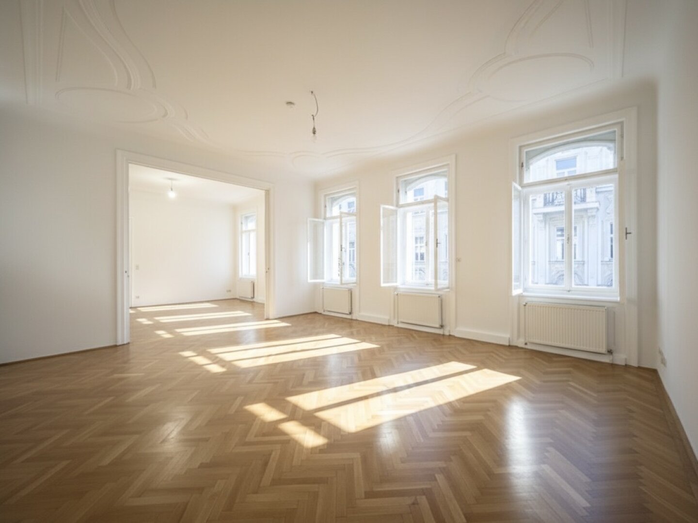 Unbefristet im Diplomatenviertel! Repräsentative 5-Zimmer-Stilaltbau-Wohnung mit zwei kleinen Balkonen beim Arenbergpark
