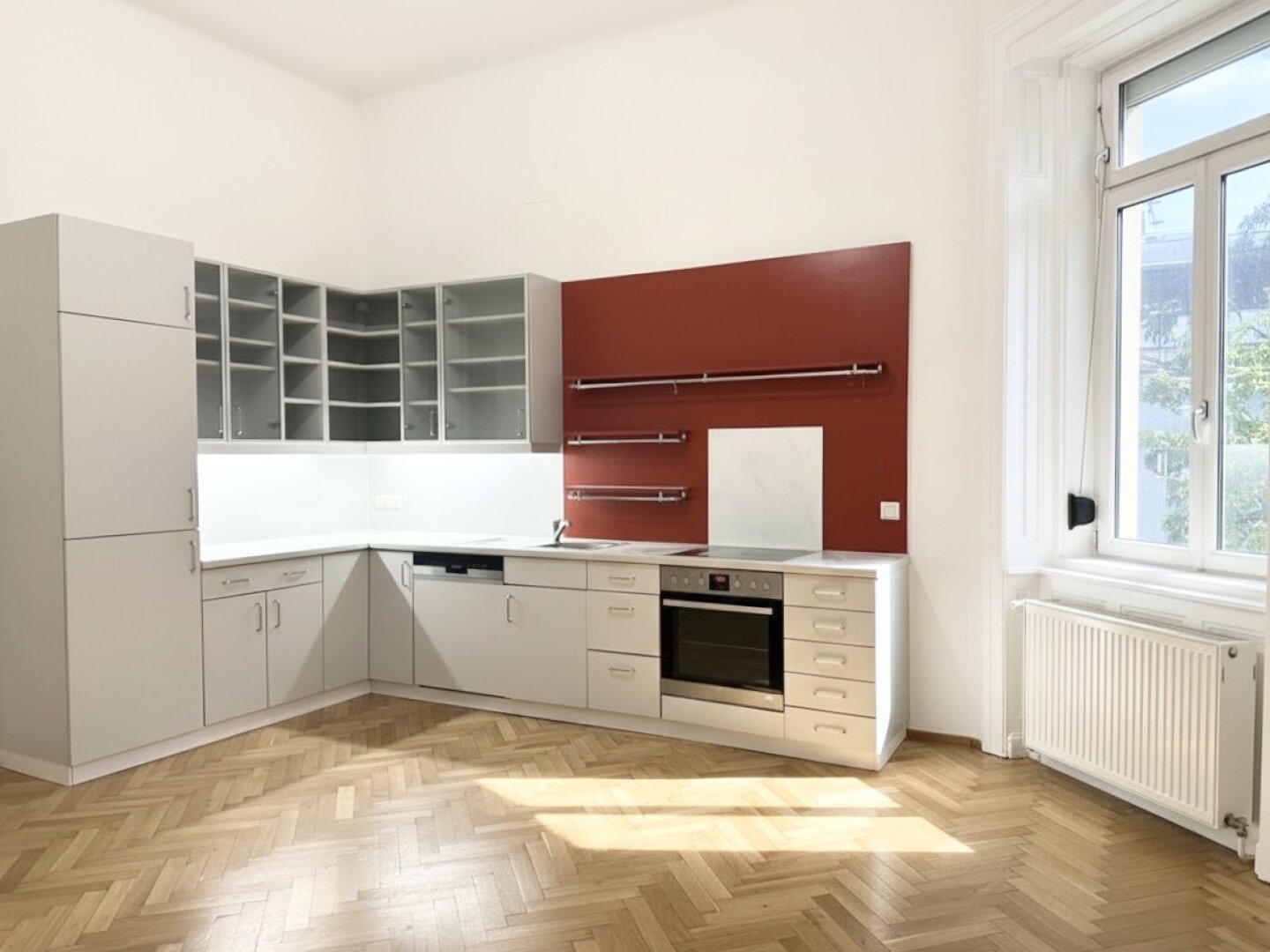 Unbefristet im Diplomatenviertel! Repräsentative 5-Zimmer-Stilaltbau-Wohnung mit zwei kleinen Balkonen beim Arenbergpark