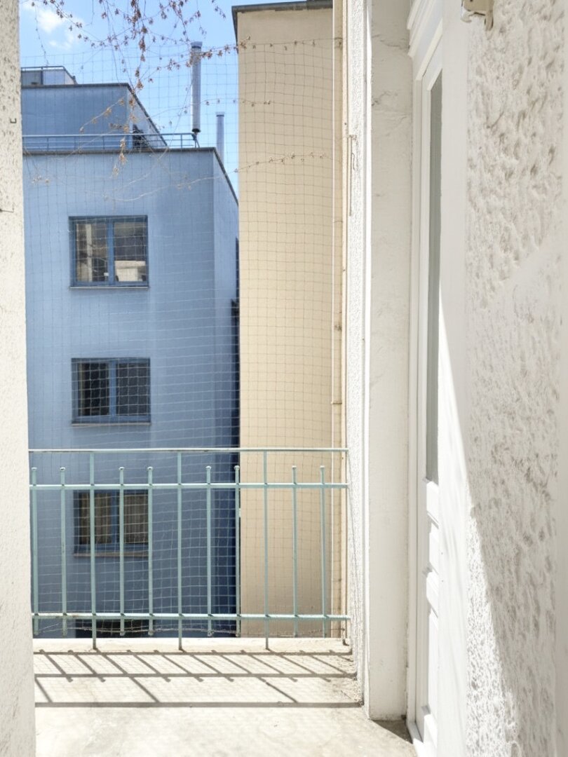 Unbefristet im Diplomatenviertel! Repräsentative 5-Zimmer-Stilaltbau-Wohnung mit zwei kleinen Balkonen beim Arenbergpark