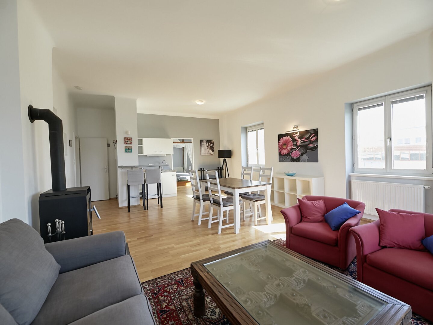 Bestlage Kaiserebersdorf! Möblierte 2-Zimmer-Wohnung für Singles oder Paare mit Balkon, Gartennutzung und Schwimmbiotop