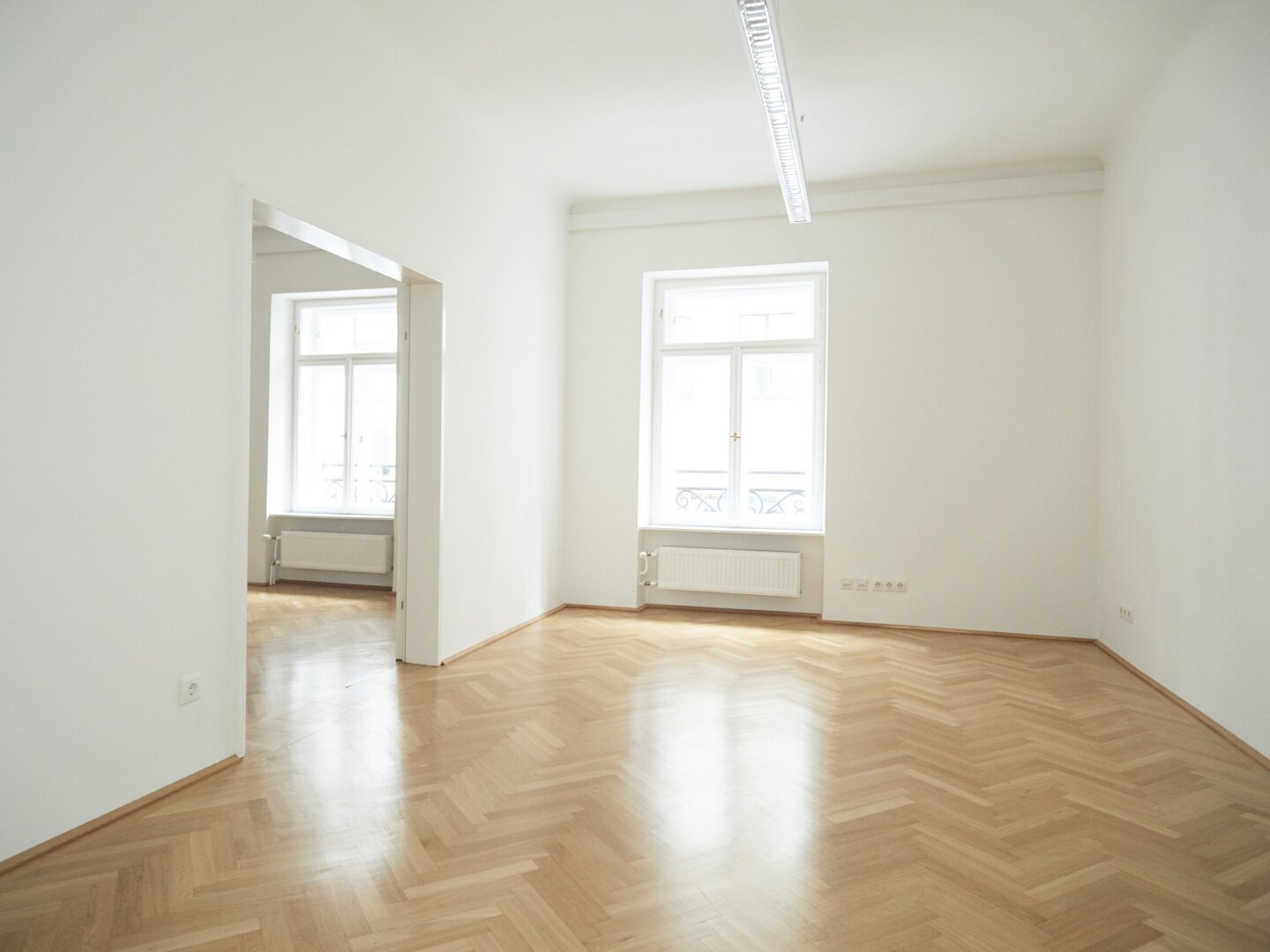 Bestlage und provisionsfrei bei Albertina! Unbefristetes Büro-Sharing mit 3 bzw. optional 4 Zimmern im repäsentativen Stilaltbau