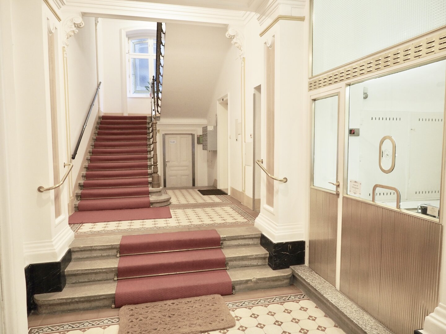 Bestlage und provisionsfrei bei Albertina! Unbefristetes Büro-Sharing mit 3 bzw. optional 4 Zimmern im repäsentativen Stilaltbau