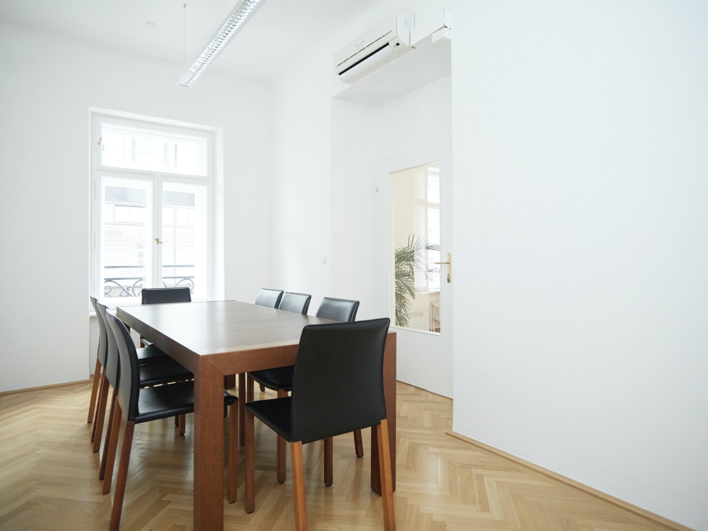 Bestlage und provisionsfrei bei Albertina! Unbefristetes Büro-Sharing mit 3 bzw. optional 4 Zimmern im repäsentativen Stilaltbau