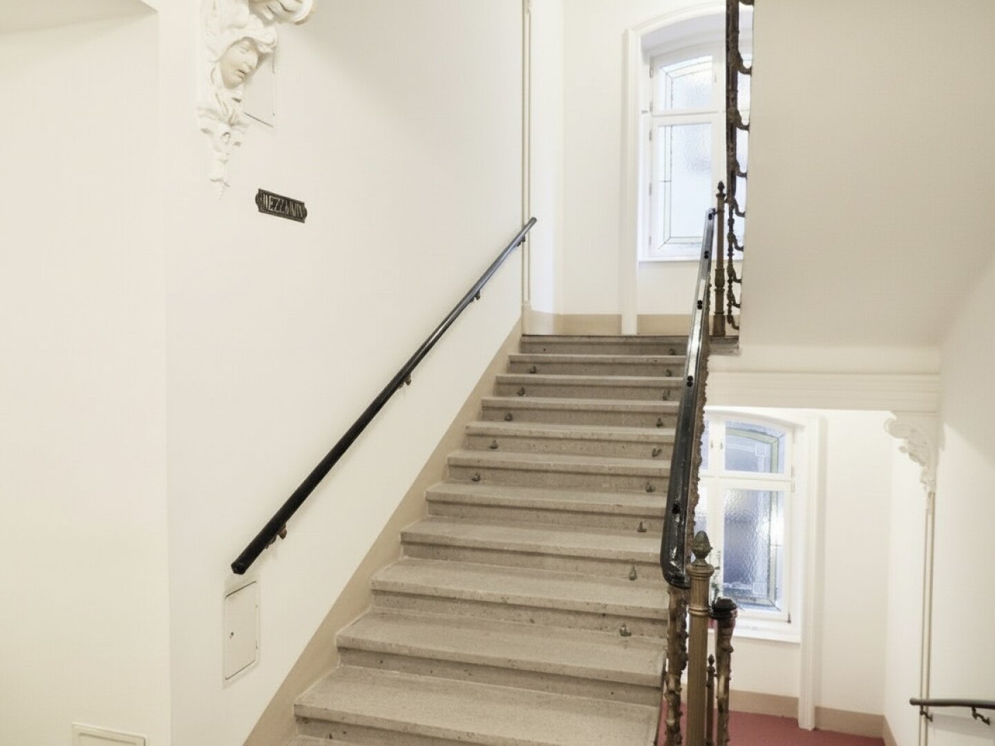Bestlage und provisionsfrei bei Albertina! Unbefristetes Büro-Sharing mit 3 bzw. optional 4 Zimmern im repäsentativen Stilaltbau