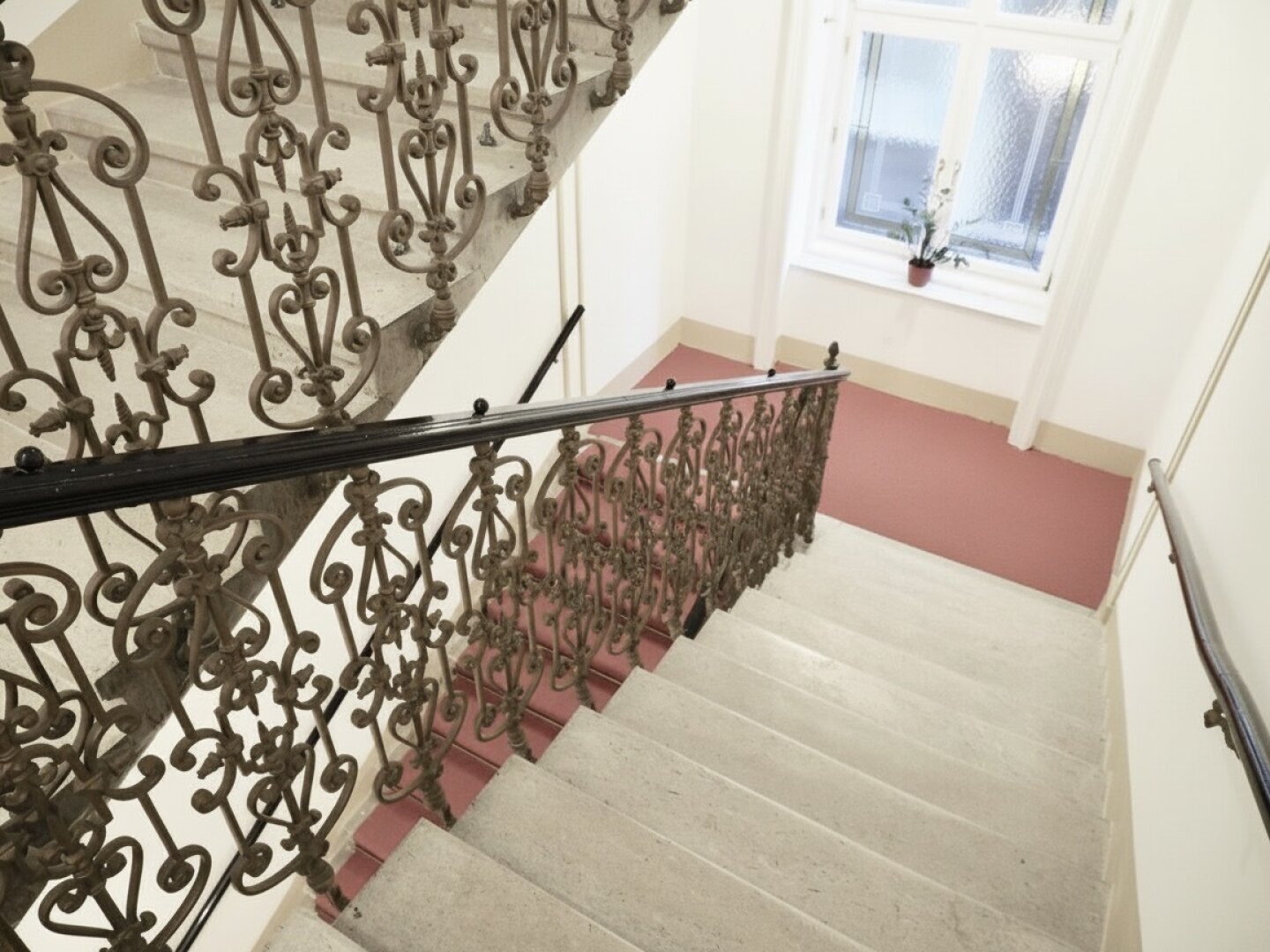 Bestlage und provisionsfrei bei Albertina! Unbefristetes Büro-Sharing mit 3 bzw. optional 4 Zimmern im repäsentativen Stilaltbau