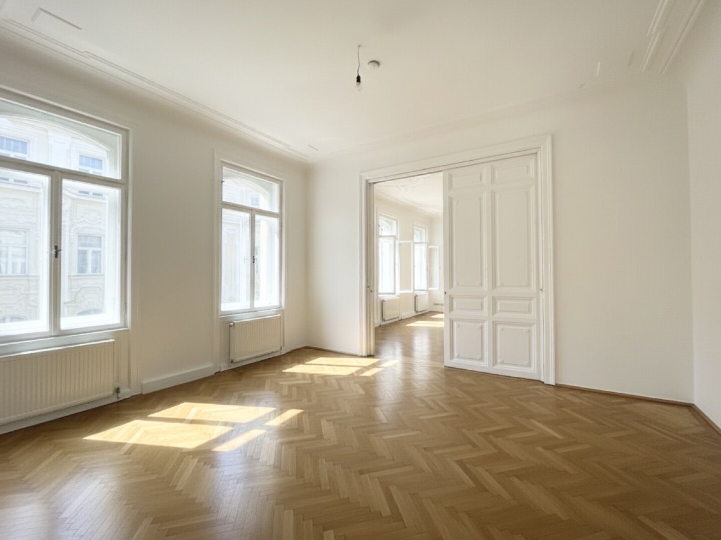 Unbefristet im Diplomatenviertel! Repräsentative 5-Zimmer-Stilaltbau-Wohnung mit zwei kleinen Balkonen beim Arenbergpark