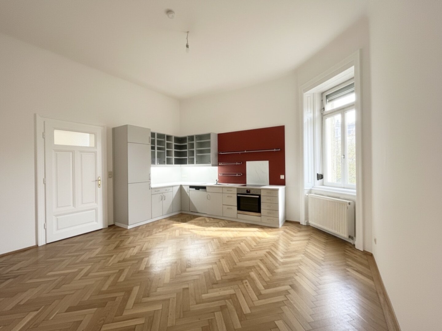 Unbefristet im Diplomatenviertel! Repräsentative 5-Zimmer-Stilaltbau-Wohnung mit zwei kleinen Balkonen beim Arenbergpark