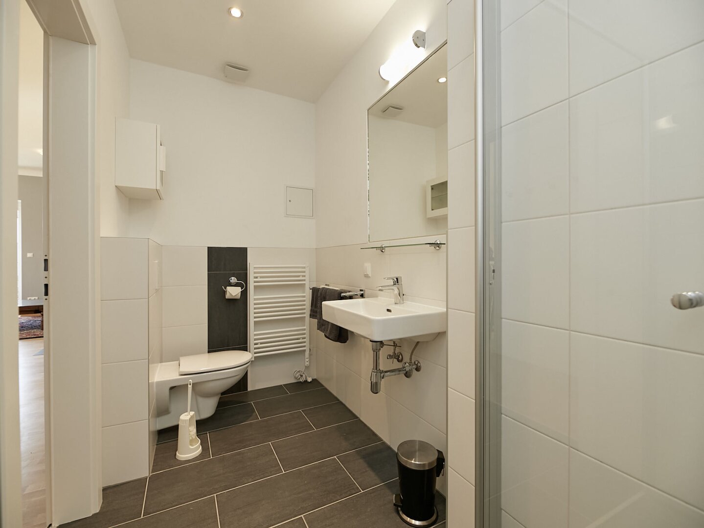 Bestlage Kaiserebersdorf! Möblierte 2-Zimmer-Wohnung für Singles oder Paare mit Balkon, Gartennutzung und Schwimmbiotop