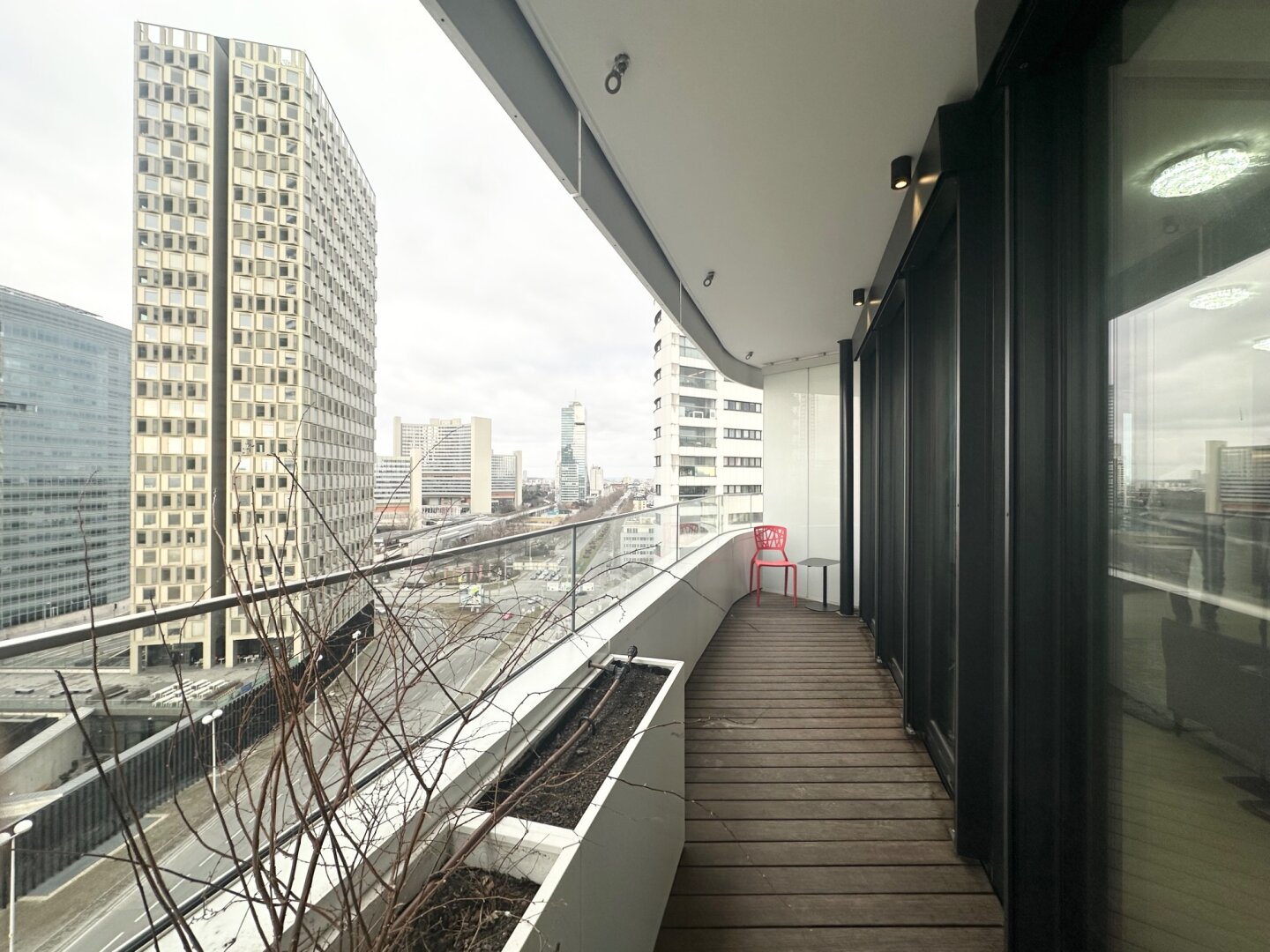 Erstbezug Danube Flats! Komplett möblierte 2-Zimmer-Wohnung mit zwei Terrassen in U-Bahn-Nähe