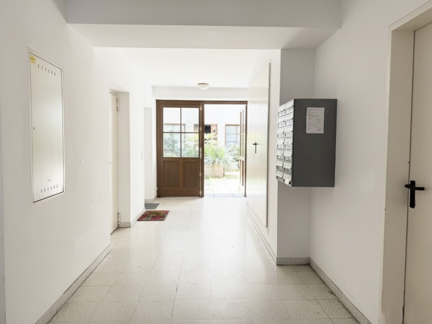 Bestlage beim Hamerlingplatz! Lichtdurchflutete 3-Zimmer-Altbau-Wohnung in saniertem Vorstadthaus inklusive zwei Garagenplätze