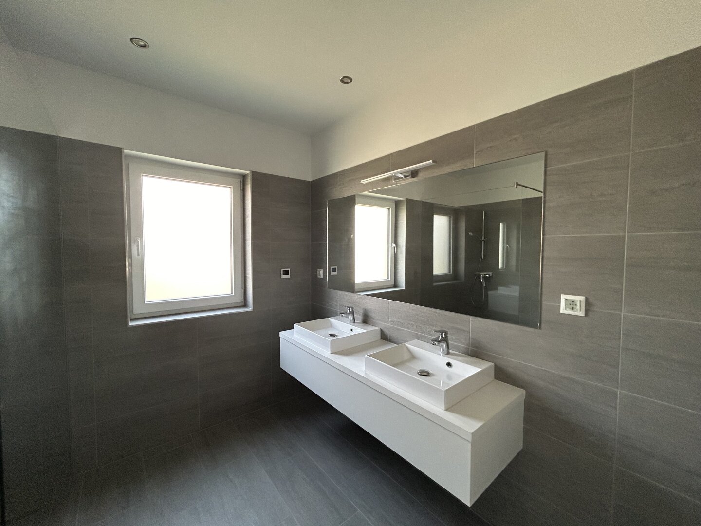 ++Wohnen wo andere Urlaub machen,das Chalet am Golfplatz unmittelbar neben der Therme Lutzmannsburg++